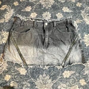 Stylish Gray Denim Skirt with Zipper Accents